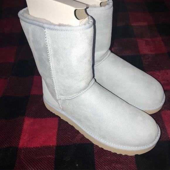 Cute 🥰 IT HAS A FEW MARKS ON IT! NOT TOO VISIBLE! - Picture 2 of 4